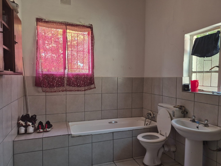 6 Bedroom Property for Sale in Aliwal North Eastern Cape